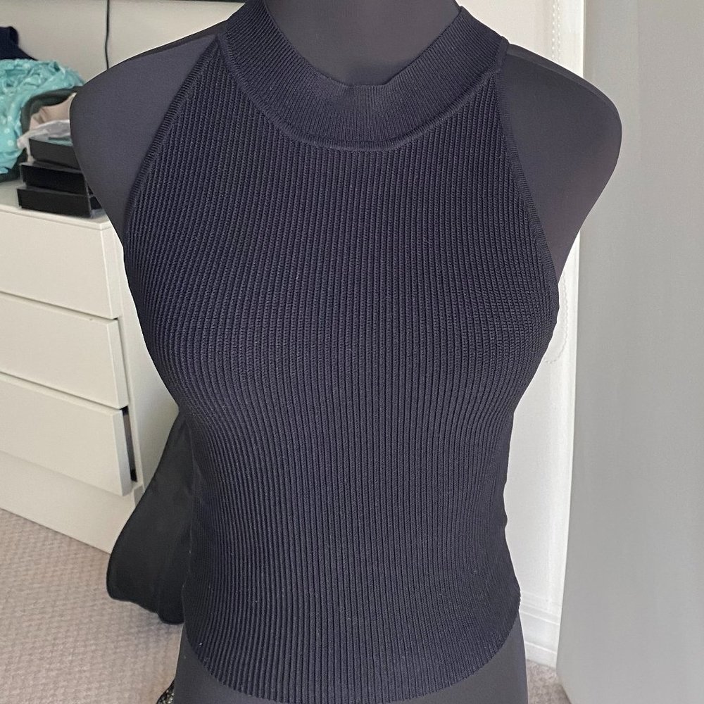 Aritizia Babaton Sculpt Knit Racer Tank Size Small